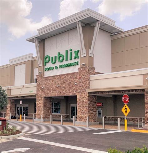 It is an Open shopping mall. . Publix pharmacy boot ranch